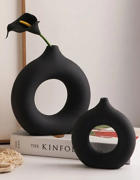 NORTHEUINS Eramic Nordic Donut Hollow Flower Vase Figurines Interior for Pampas Grass Home decor